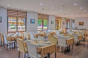 Yaman Life Hotel