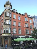 Sanders Boulevard - Smart 3-bdr Apt By the Canal