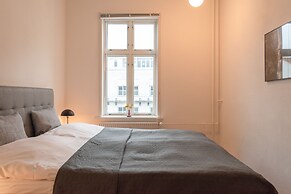 Sanders Boulevard - Smart 3-bdr Apt By the Canal
