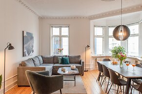 Sanders Boulevard - Smart 3-bdr Apt By the Canal
