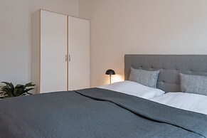 Sanders Boulevard - Smart 3-bdr Apt By the Canal