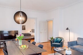 Sanders Boulevard - Smart 3-bdr Apt By the Canal