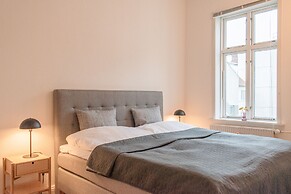 Sanders Boulevard - Smart 3-bdr Apt By the Canal