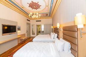 Blue Gilroy Hotel