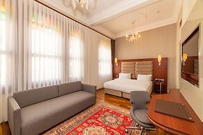 Blue Gilroy Hotel