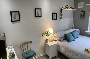 17G Regent Place