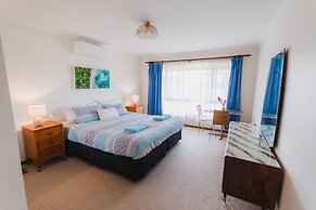Bruces Waterside Units