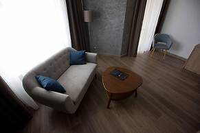 IQ Planet Hotel