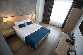 IQ Planet Hotel