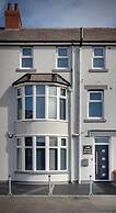 2 Bedrooms Sleeps 6 Near Top Blackpool Attractions