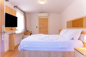 Sunmed Lodge