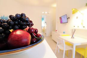 Casa Maya Modern Open-space Apartment Steps From Otrantos Seafront