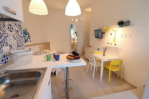 Casa Maya Modern Open-space Apartment Steps From Otrantos Seafront