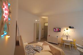 Casa Maya Modern Open-space Apartment Steps From Otrantos Seafront