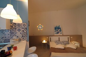 Casa Maya Modern Open-space Apartment Steps From Otrantos Seafront