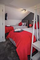 2 Bedrooms Sleeps 6 Near Top Blackpool Attractions