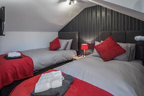 2 Bedrooms Sleeps 6 Near Top Blackpool Attractions