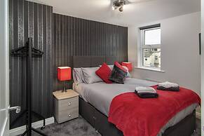2 Bedrooms Sleeps 6 Near Top Blackpool Attractions