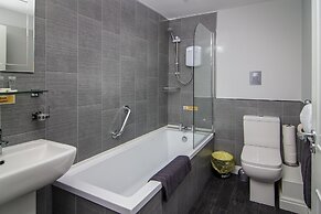 2 Bedrooms Sleeps 6 Near Top Blackpool Attractions