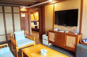 HT9 HOTEL