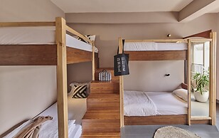 Minimalist Poshtel and Suites - Hostel