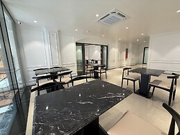 The Nova Hotel & Apartment