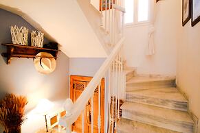 Suitur beachfront duplex with pool and sea views