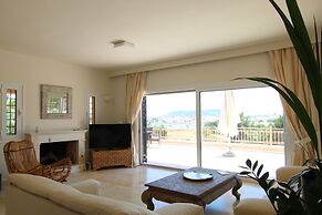 Grand Bleu Apartments & Villas