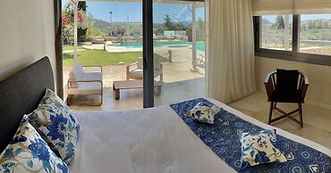 Grand Bleu Apartments & Villas