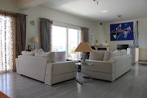 Grand Bleu Apartments & Villas