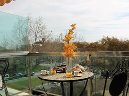 Suitur beach apartment with pool