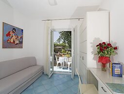 Room in B&B - Ischia, 1 Relaxing Doubles Hotel Imperamare