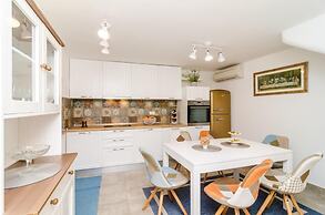 Holiday Home Tezoro Royal