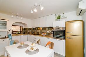 Holiday Home Tezoro Royal