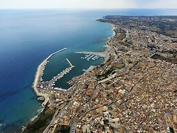 Studio 200 Meters From the Sea, Wifi, Self Catering