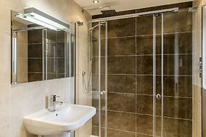 Golf Apartment @ Carus Green