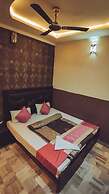 Lucky Restaurant And Guest House