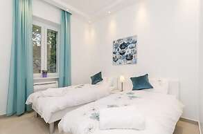 Apartment Take That