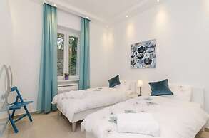 Apartment Take That