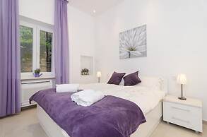 Apartment Take That