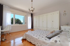 Mar deLuxe Apartments