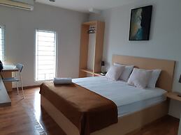 UROOMS Senayan