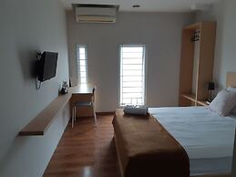 UROOMS Senayan