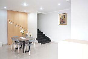 UROOMS Senayan