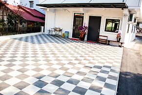 Yellow Mountain Homestay