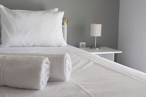 Kolonos - A Renovated Apartment