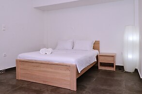 Koukaki a minimal studio