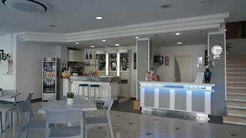 Lively Hotel