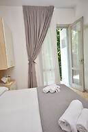 Lively Hotel