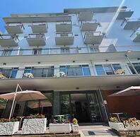 Lively Hotel